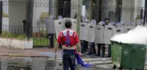 Violencia en Paraguay deja un opositor muerto y 30 heridos tras manifestaciones