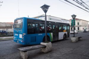 Fiscalización cursó infracciones a cuatro buses de  Vía Austral por circular con neumáticos desgastados