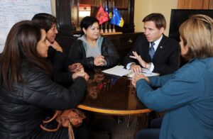 Alcalde Radonich comprometió apoyo del municipio a la Unión Comunal de Juntas de Vecinos, Punta Arenas por el cobro de estacionamientos