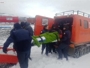 FACH realiza evacuación aeromédica en la Antártica