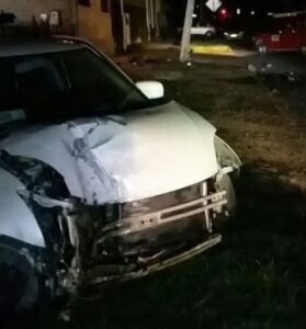 Conductor impactó poste y dejó a  150 hogares sin energía eléctrica