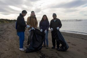 35 metro cubicos de basura se recolecto en la limpieza del borde costero