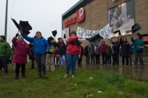 Cortes en el tránsito marcan protestas por cobros en los estacionamientos del mall