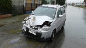 Daños de consideración en un automóvil y un lesionado fue el saldo de una colisión que se produjo en el sector de la Población Williams