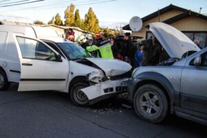 Choque frontal en calle Club Hipico deja dos personas lesionadas