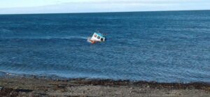 Lancha pesquera nueva se hundió a 17 kilómetros al norte de Punta Arenas
