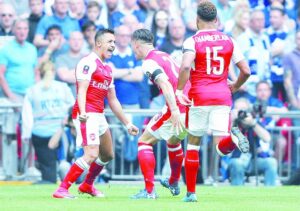 Sánchez comandó el título del Arsenal y anotó en la final de la FA Cup