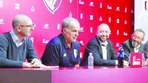 Vuelve a la actividad:  Bielsa fue presentado  como técnico de Lille
