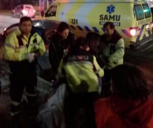 Atropellan a un adulto mayor y conductor se da a la fuga en pleno centro de Punta Arenas
