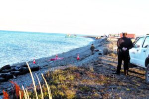En la arena fue encontrado cuerpo de hombre que se habría lanzado de barco