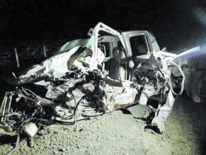 Conductor impactó camión de carga  en la ruta y sobrevivió de milagro