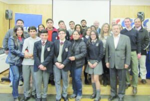 CChC entregó becas a doce alumnos de Punta Arenas