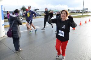 400 personas participaron en la corrida mes del mar frente al Estrecho de Magallanes