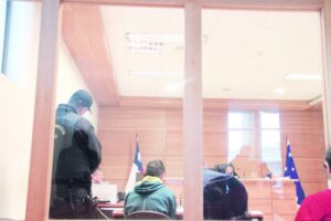 A la cárcel menor que fue detenido con auto robado e incumpliendo arresto nocturno