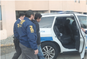 Por beber en patio ajeno amenazó al dueño y a  policías con un cuchillo