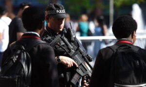Policía busca a miembros prófugos del atentado en Manchester