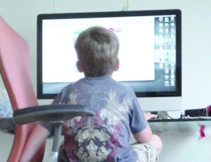 Controversia genera proyecto de ley que prohíbe a  padres revisar lo que sus hijos hacen por Internet
