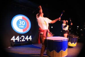 Cantando el himno regional y con corrida a  medianoche se festejó “Hora de Magallanes”