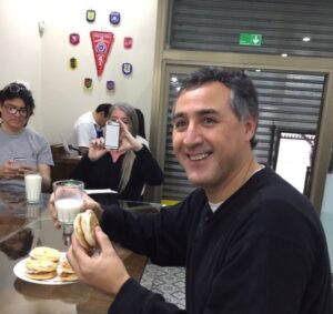 Kiosco Roca vendió 300 choripanes en sus primeras dos horas de apertura en Concepción