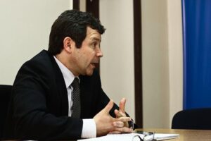 Duras críticas por dichos del seremi de Hacienda