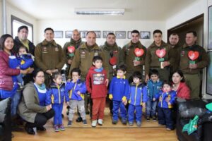 Niños de Jardin Infantil “Barquito de Papel” visitaron Subcomisaría de Carabineros