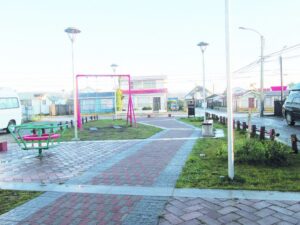 Vecinos esperan bautizar plaza de juegos con el nombre de un destacado dirigente