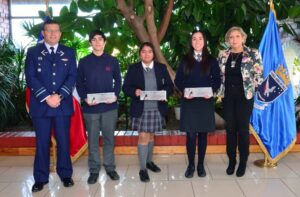 IVª Brigada Aérea premió a alumnos ganadores del concurso literario “Un vuelo al fin del mundo”
