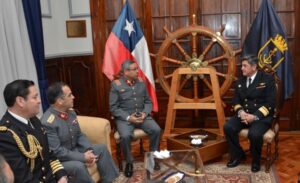 Comandante de la Tercera Zona Naval recibe  diversos saludos protocolares por nuevo aniversario