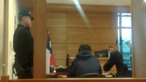 Menor fue detenido por amenazar de muerte con cuchillo a su madre