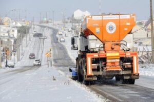 Municipio esparció 18 toneladas de sal en primera nevazón del año
