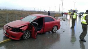 Tres  choques en dos horas, conductores que se fugan y daños en tendido eléctrico
