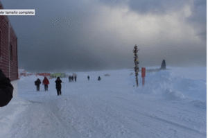 Antártica se convierte en destino turístico imperdible para extranjeros
