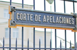 Corte revoca sentencia y confirma multa a minera