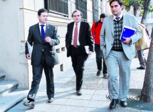 Fiscalía pide al SII información patrimonial de los imputados por fraude en Carabineros