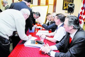 Casi un centenar de electores renovó el  directorio del Club Croata de Punta Arenas