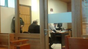 Formalizan a portero de local nocturno por lesionar gravemente a cliente