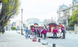 Carros de los artesanos fueron retirados de la Plaza de Armas