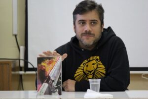 El escritor Daniel Hidalgo participó en el segundo “Diálogos en movimiento”