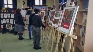 Con exposición conmemorativa Liceo Luis Alberto Barrera recuerda la figura de Violeta Parra