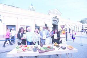 En la búsqueda de especiales recetas para escribir el nuevo “Menú de Chile”