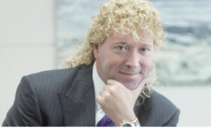 Farkas regalará $ 6 millones a 10 “Súper Madres”