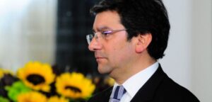 Exministro Badenier renuncia al comando de Carolina Goic