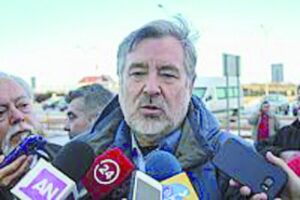 Candidato presidencial Alejandro Guillier llegó ayer a Magallanes