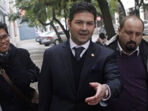 “Todos los habitantes de la República  y los extranjeros deben respetar el  secreto de la investigación”