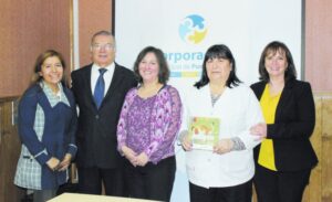 Publican libro “Conozcamos los ambientes del Parque Torres del Paine”