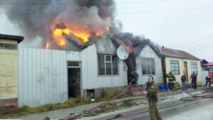 Incendio afectó a dos familias de  inmigrantes colombianos y peruanos