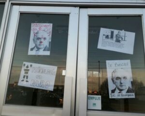 Paro en la UMAG: rector Oyarzo hace mea culpa y alumnos satirizan con su imagen