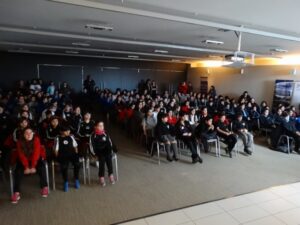 Más de 300 niños participaron en jornada de documentales organizada por el Crea en INACAP