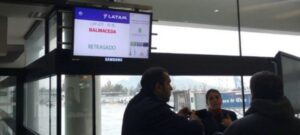 Habitantes indignados por continuas suspensiones de vuelos a Aeropuerto Balmaceda