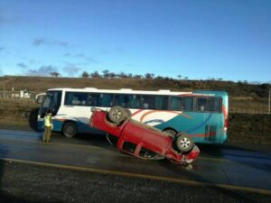 Dos camionetas volcadas  y dos choques en la ciudad dejan un saldo de siete personas lesionadas